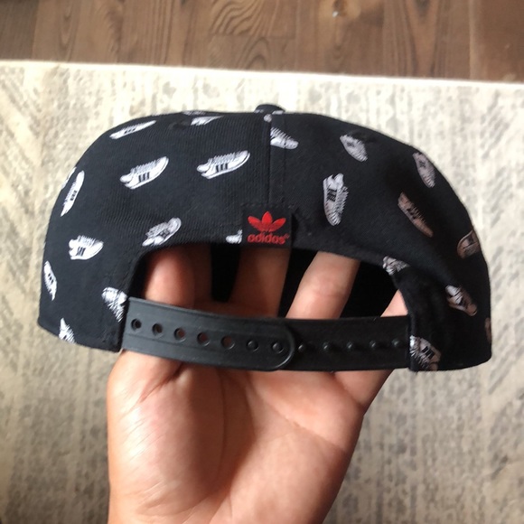 Adidas adjustable Chicago bulls cap - Picture 2 of 3